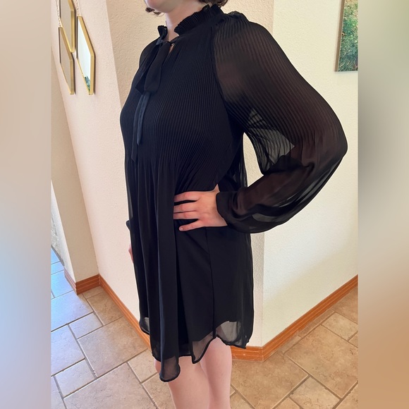 Signature Studio Black Pleated Keyhole Tie collar Long Sleeve Dress Size Medium - Picture 2 of 11